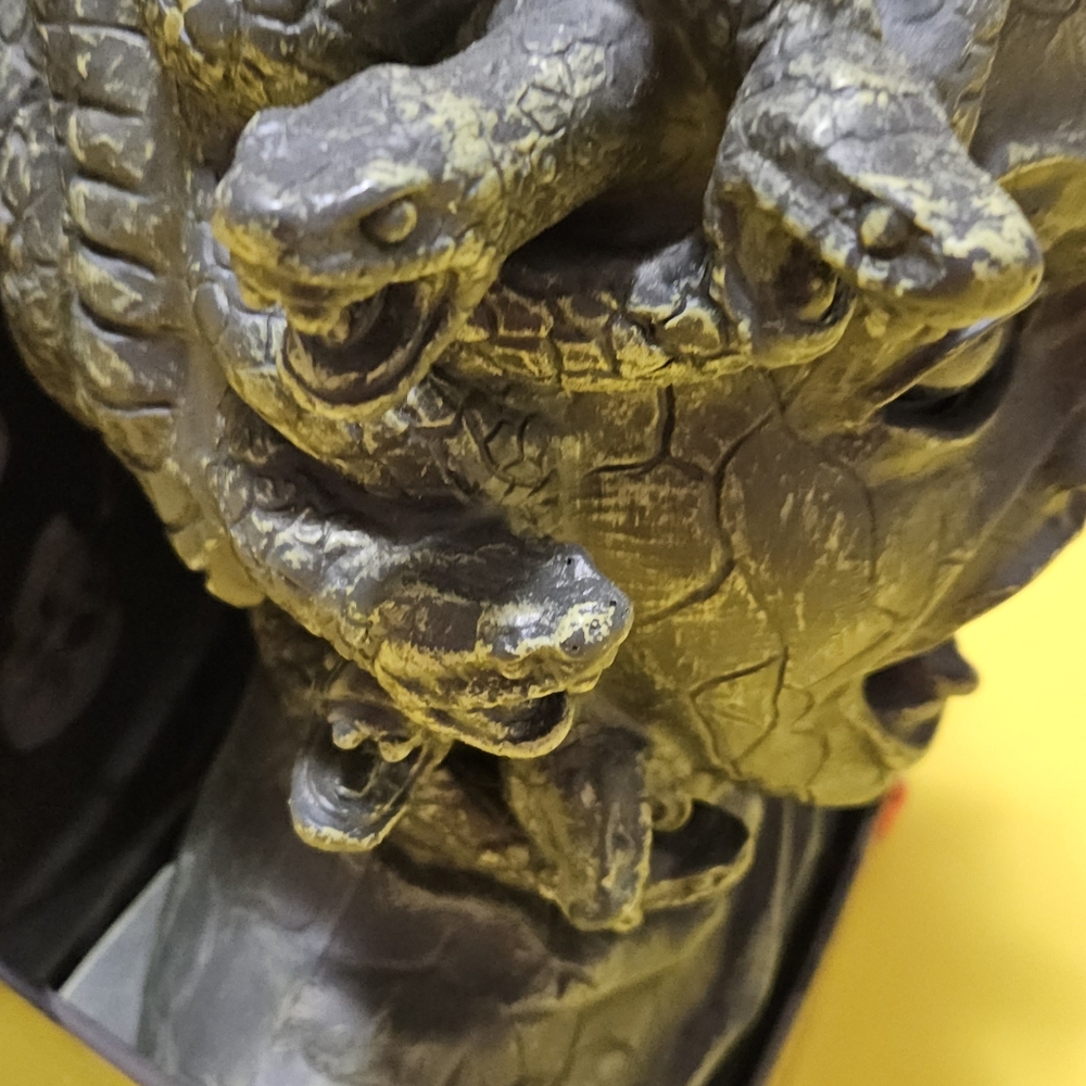 Animated Medusa Bust - Picture 6 of 10